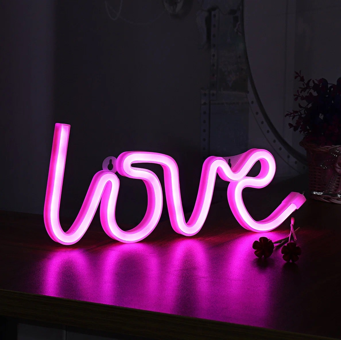 Световая надпись Love, 13*35 см. Розовый, 1 шт.